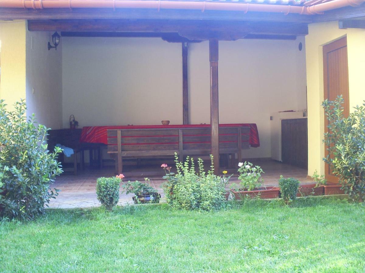 Къща За Гости Фантазия Tryavna Bagian luar foto